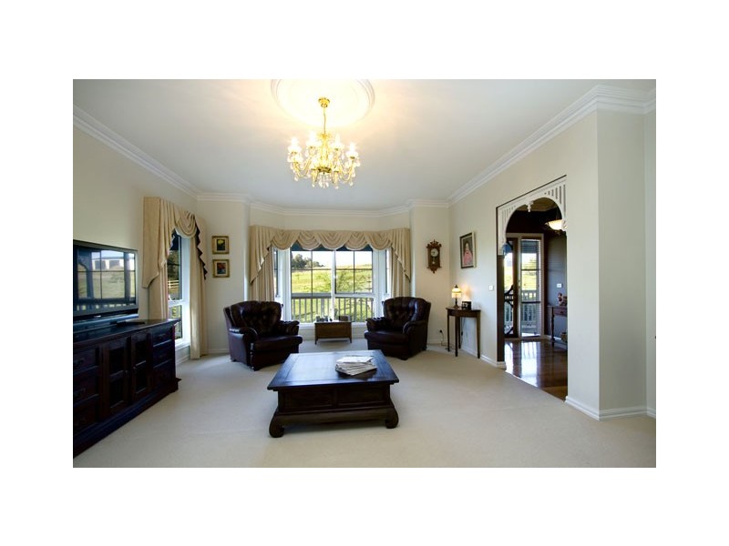86 WARREN TERRACE, Hazelwood North VIC 3840