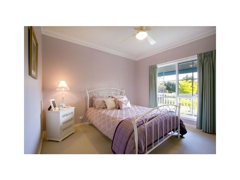 86 WARREN TERRACE, Hazelwood North VIC 3840