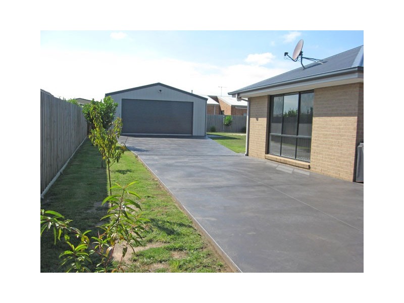 20 RIVERSLEA BOULEVARD, Traralgon VIC 3844