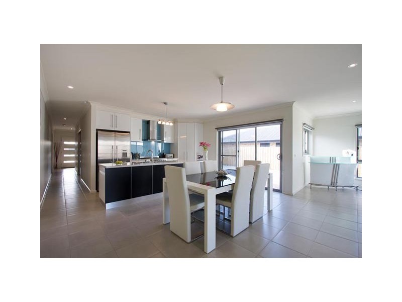 4 SUMMERHILL ROAD, Traralgon VIC 3844