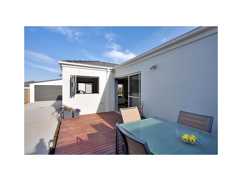 4 SUMMERHILL ROAD, Traralgon VIC 3844