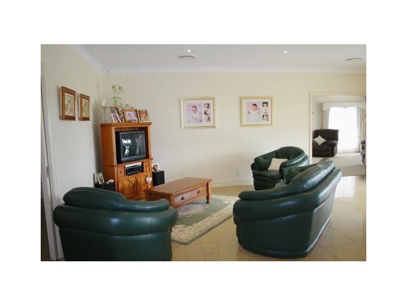 4 FAIRWAY DRIVE, Traralgon VIC 3844