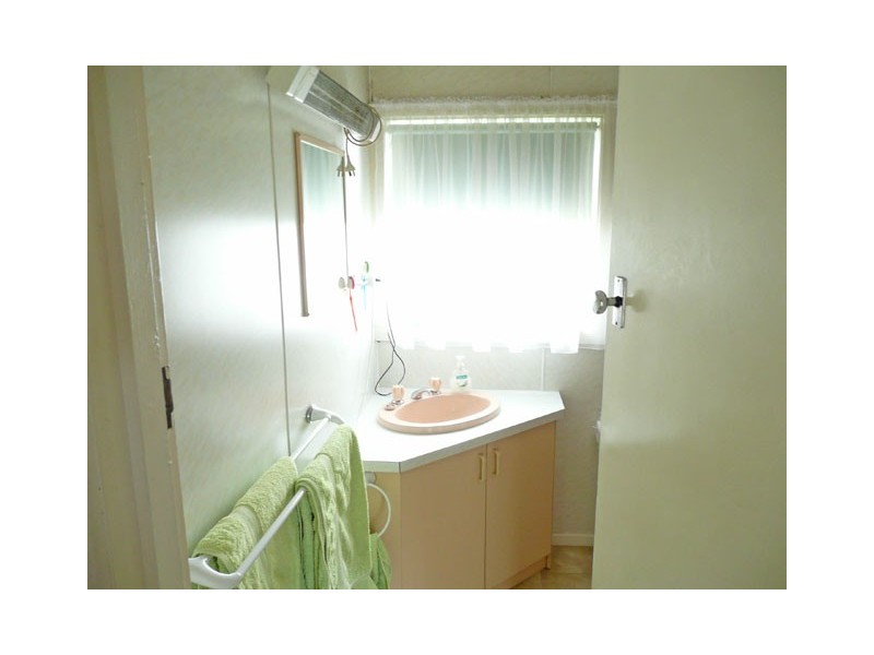 19 BERNARD AVENUE, Traralgon VIC 3844