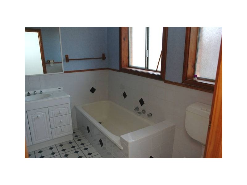 14 BLACKWOOD CRESCENT, Churchill VIC 3842