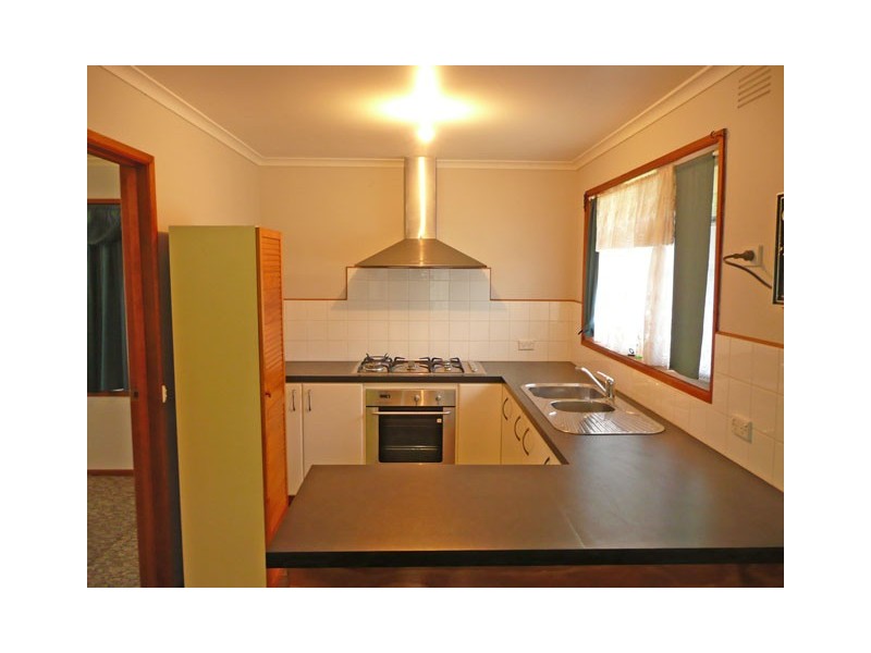 33 SPARKS LANE, Toongabbie VIC 3856