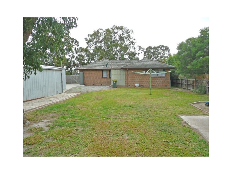 33 SPARKS LANE, Toongabbie VIC 3856