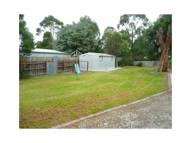 33 SPARKS LANE, Toongabbie VIC 3856