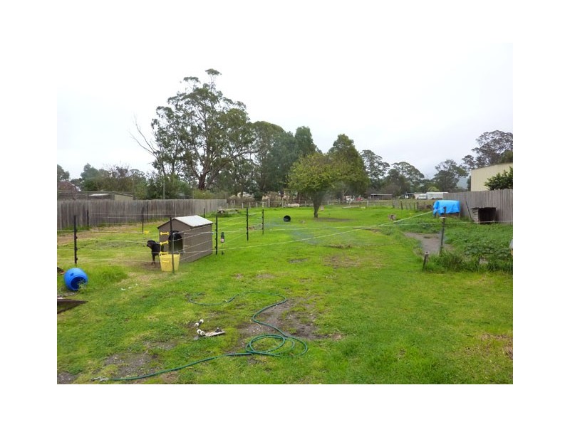 27 STRINGERS ROAD, Toongabbie VIC 3856