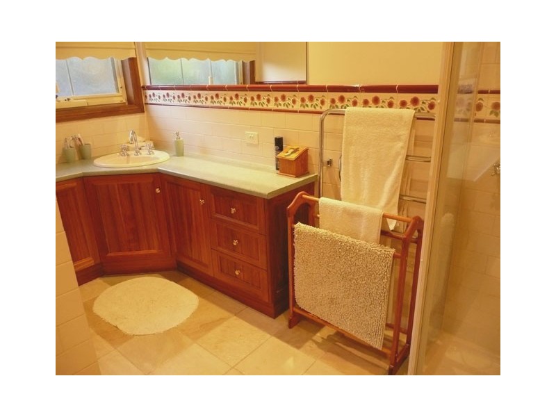 17 THE AVENUE, Traralgon VIC 3844