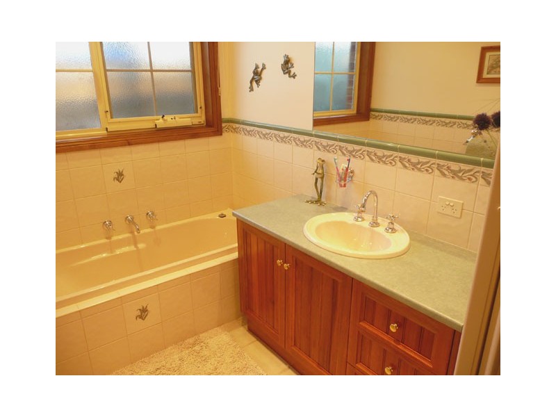 17 THE AVENUE, Traralgon VIC 3844