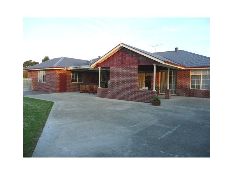 17 THE AVENUE, Traralgon VIC 3844