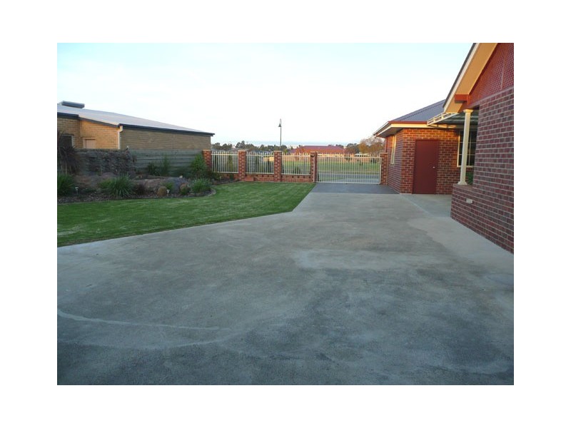 17 THE AVENUE, Traralgon VIC 3844