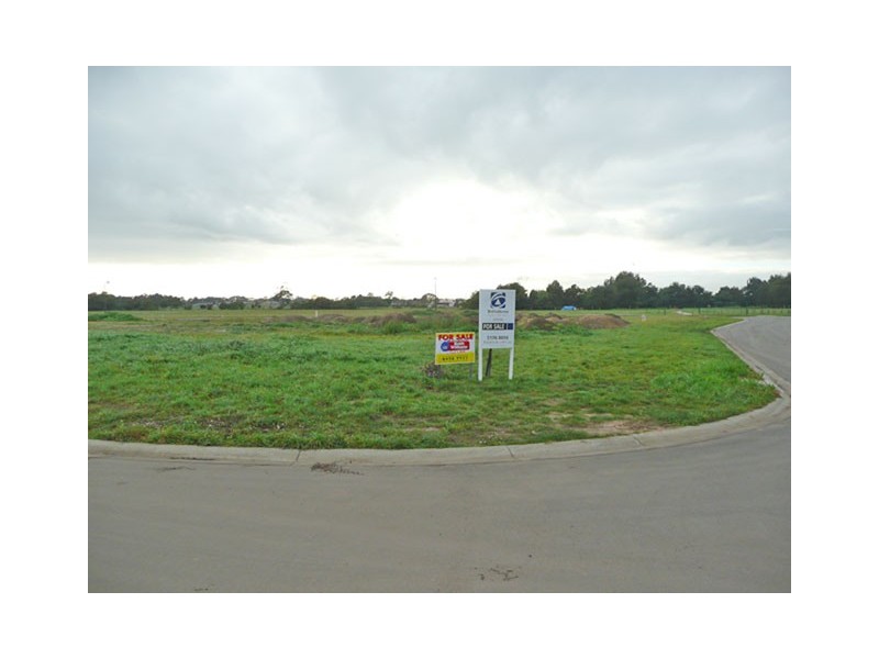 17 HEDGES AVENUE, Traralgon VIC 3844