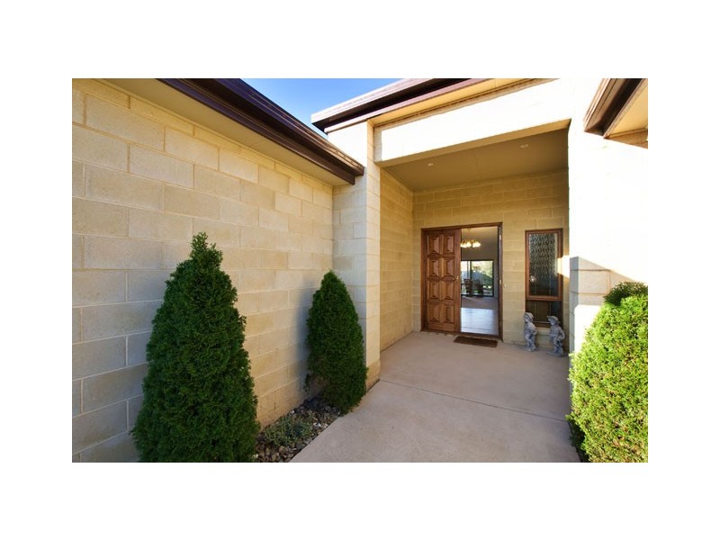 4 MITCHELL DRIVE, Traralgon VIC 3844