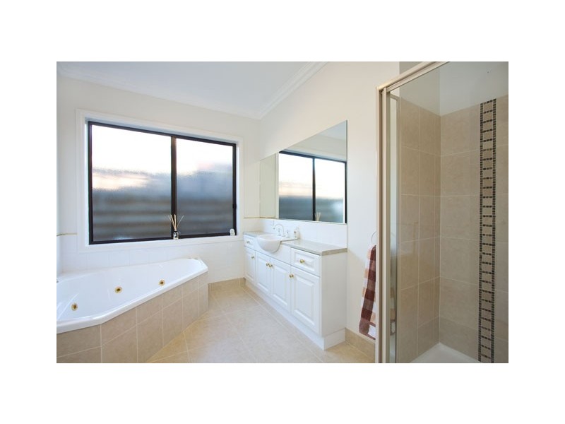 4 MITCHELL DRIVE, Traralgon VIC 3844