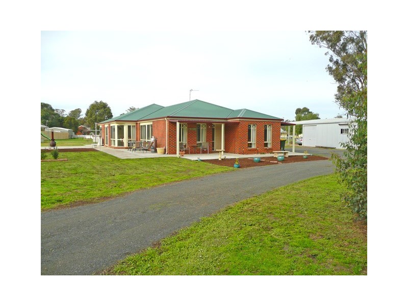 38 HOWER STREET, Toongabbie VIC 3856