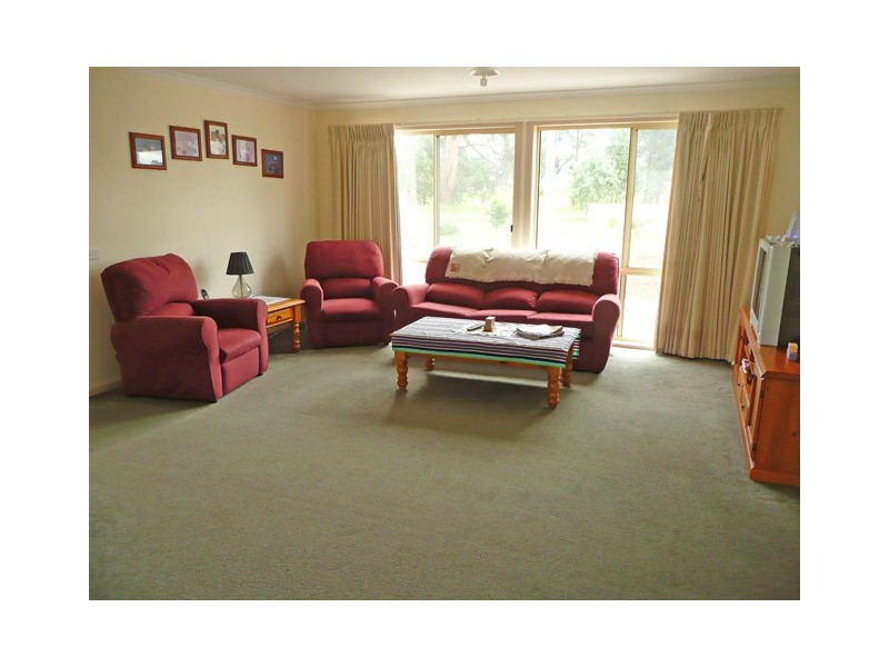 38 HOWER STREET, Toongabbie VIC 3856