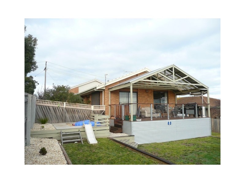 2 BAYLEY DRIVE, Traralgon VIC 3844
