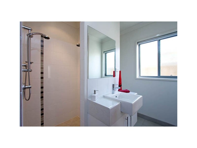 4 SUMMERHILL ROAD, Traralgon VIC 3844