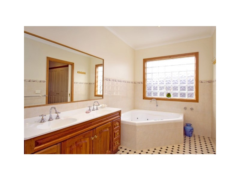 14 WELLINGTON DRIVE, Traralgon VIC 3844