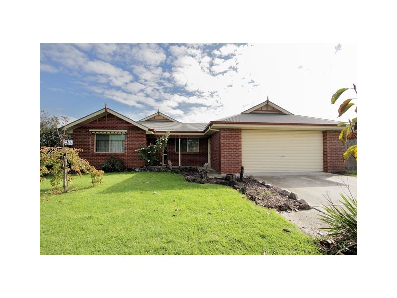 8 OAK AVENUE, Traralgon VIC 3844