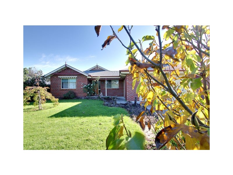 8 OAK AVENUE, Traralgon VIC 3844