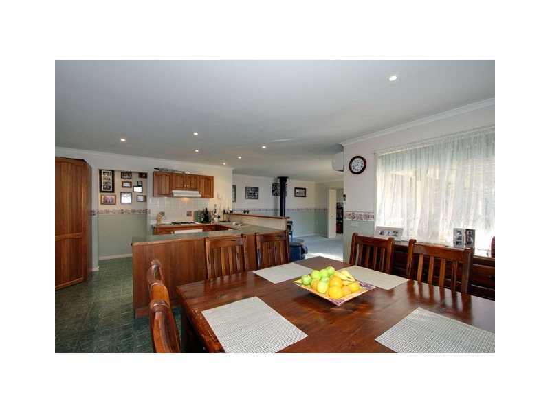 8 OAK AVENUE, Traralgon VIC 3844