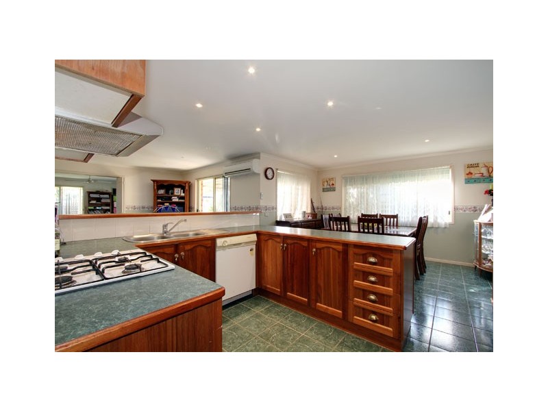 8 OAK AVENUE, Traralgon VIC 3844