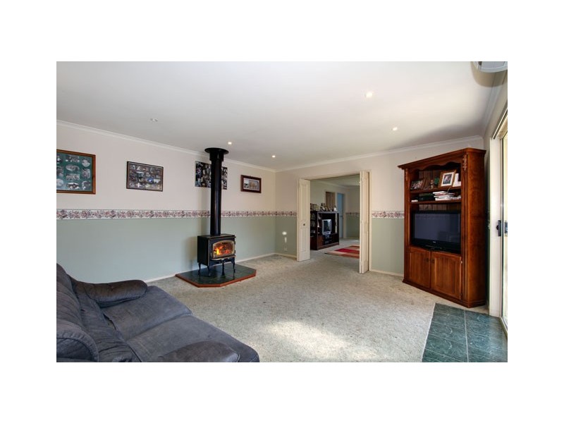 8 OAK AVENUE, Traralgon VIC 3844