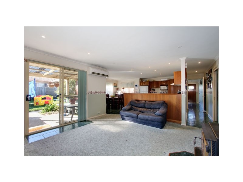 8 OAK AVENUE, Traralgon VIC 3844