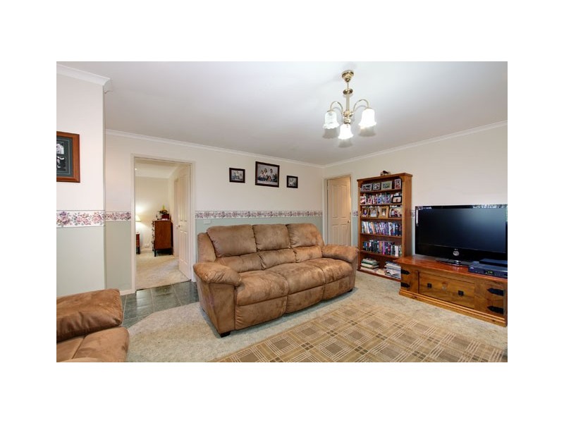 8 OAK AVENUE, Traralgon VIC 3844
