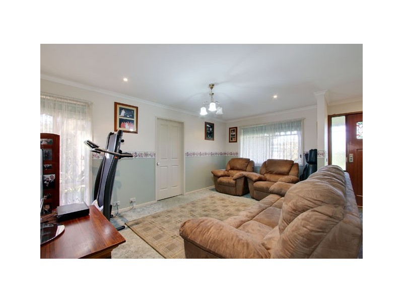 8 OAK AVENUE, Traralgon VIC 3844