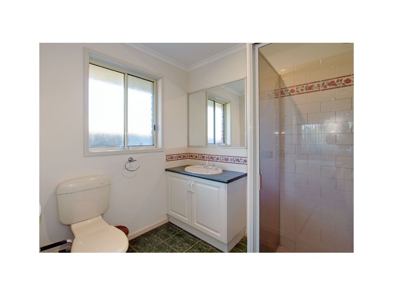 8 OAK AVENUE, Traralgon VIC 3844