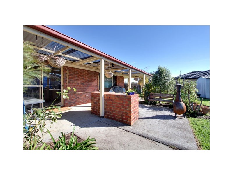 8 OAK AVENUE, Traralgon VIC 3844