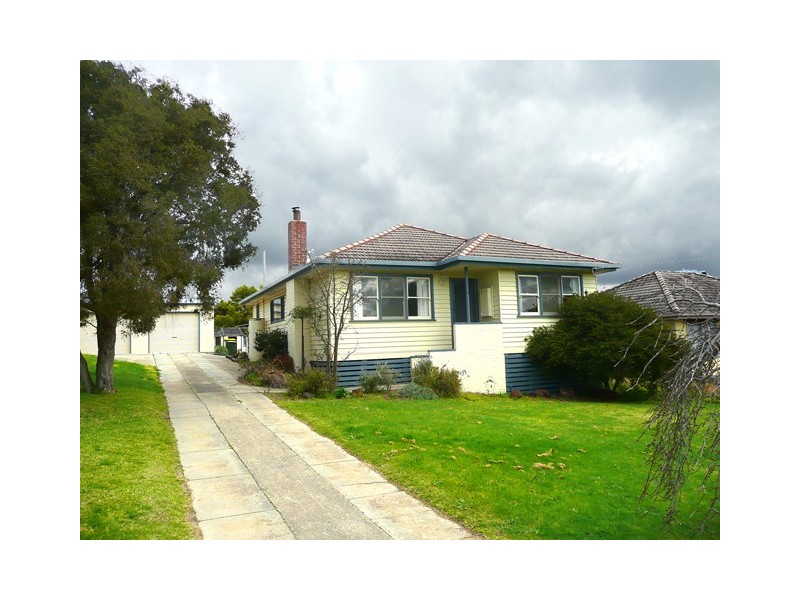 19 STRADBROKE ROAD, Gormandale VIC 3873