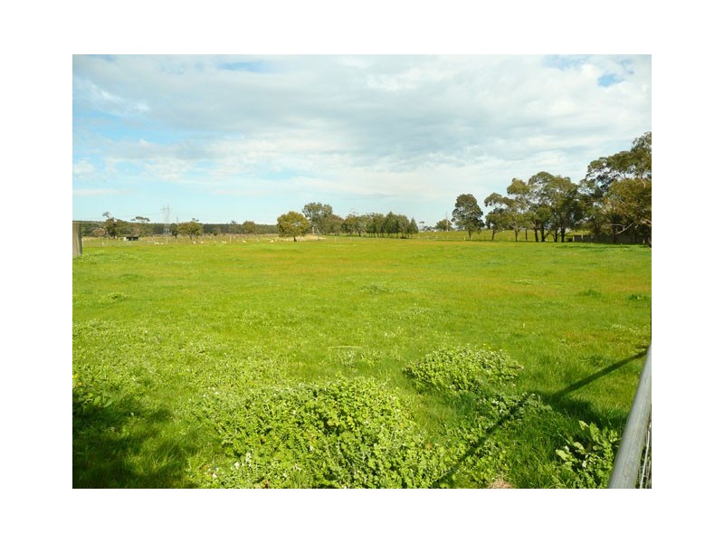 240 CLARKES ROAD, Hazelwood North VIC 3840
