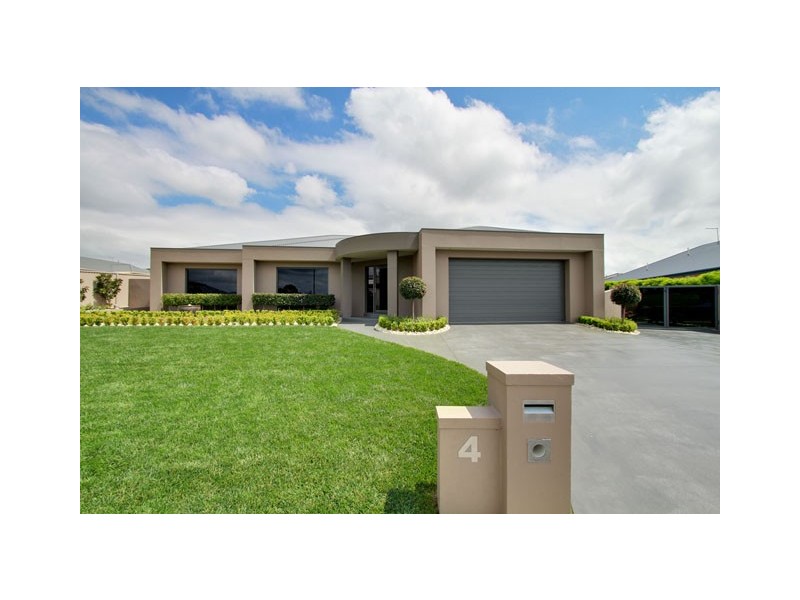 4 WALLABY GRASS RISE, Traralgon VIC 3844