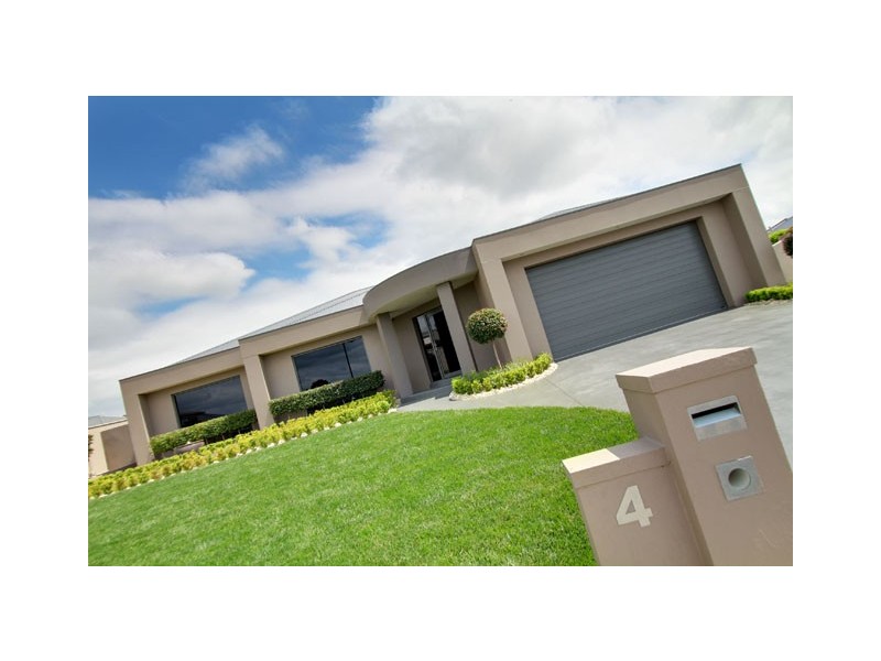 4 WALLABY GRASS RISE, Traralgon VIC 3844