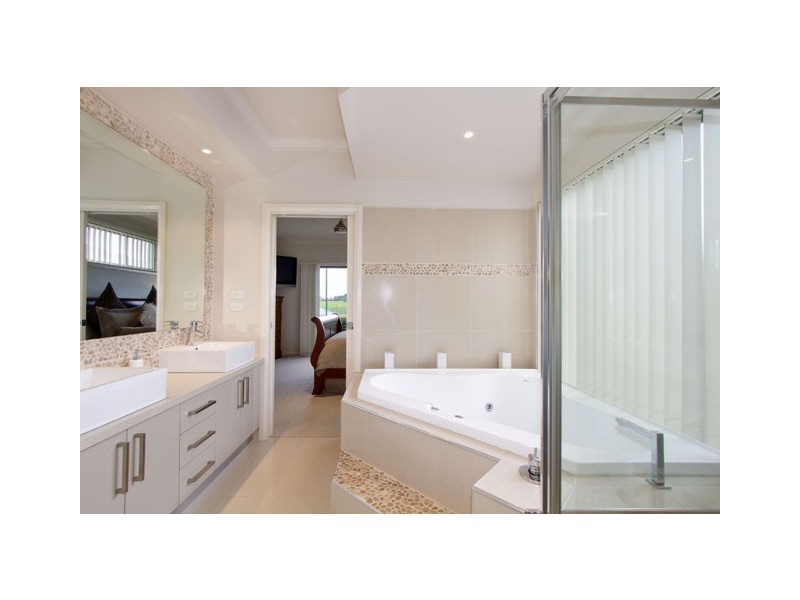 4 WALLABY GRASS RISE, Traralgon VIC 3844