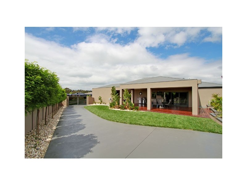 4 WALLABY GRASS RISE, Traralgon VIC 3844