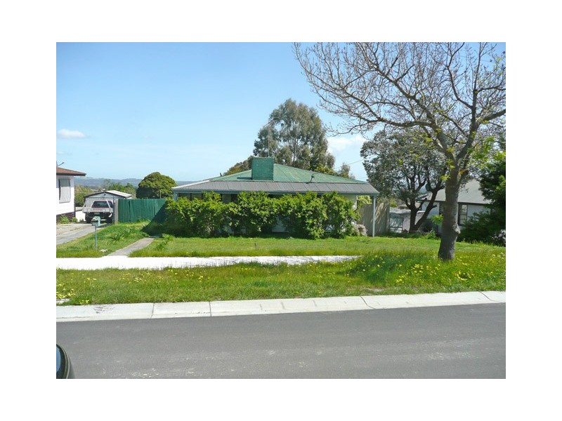 33 HYLAND STREET, Morwell VIC 3840