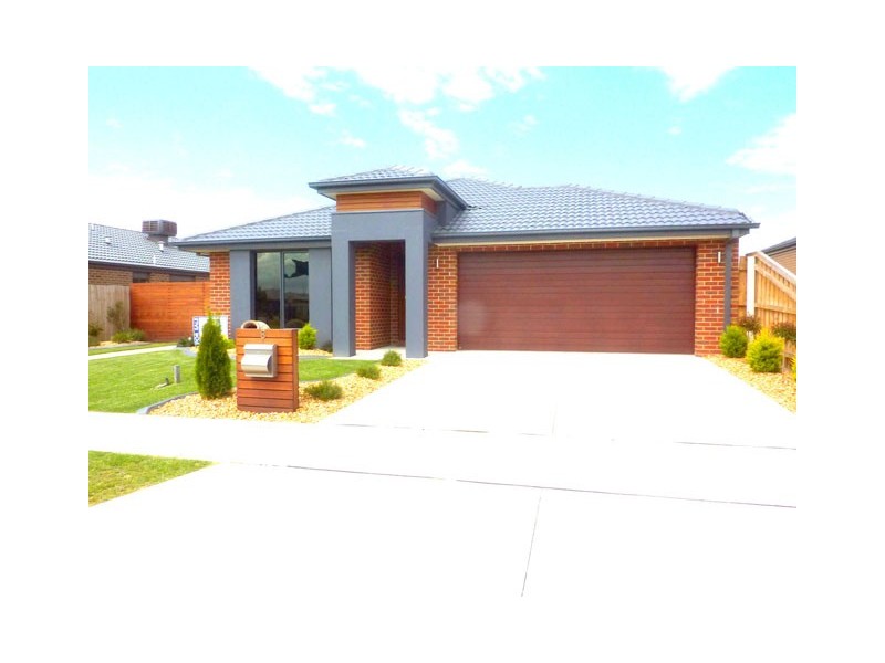 8 HAWKSBURN ROAD, Traralgon VIC 3844
