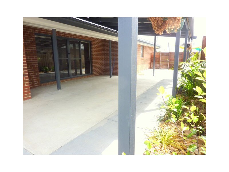 8 HAWKSBURN ROAD, Traralgon VIC 3844