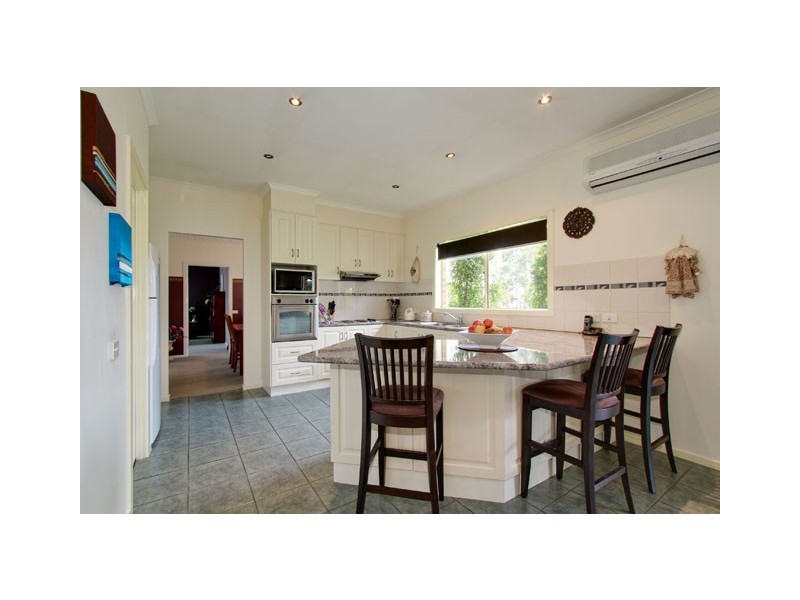 92 MAIN ROAD, Tyers VIC 3844