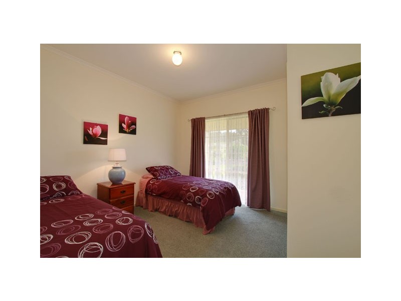 92 MAIN ROAD, Tyers VIC 3844