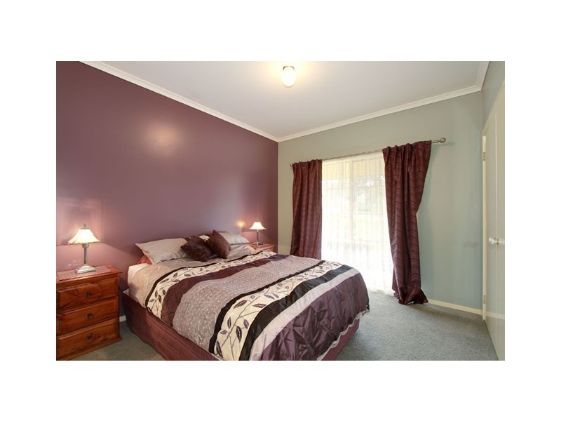 92 MAIN ROAD, Tyers VIC 3844
