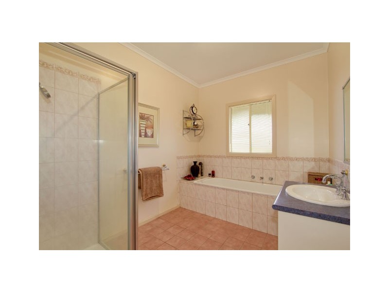 92 MAIN ROAD, Tyers VIC 3844