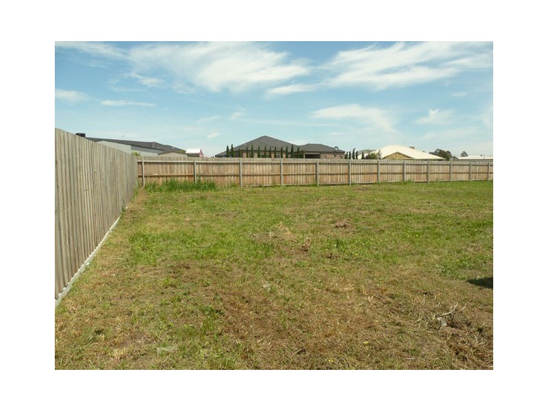 12 DUNSMUIR GROVE, Traralgon VIC 3844