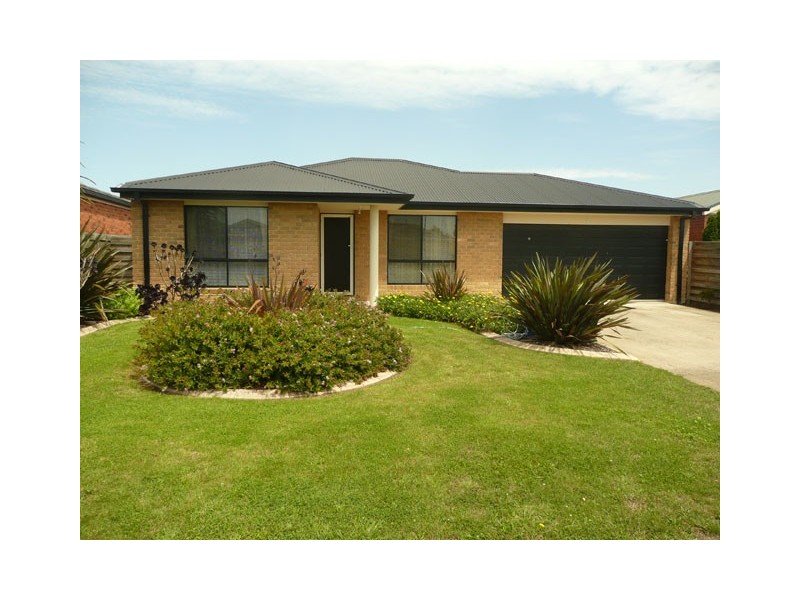 13 Giles Place, Traralgon VIC 3844