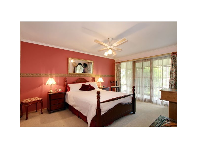 15 Nicholson Lane, Toongabbie VIC 3856